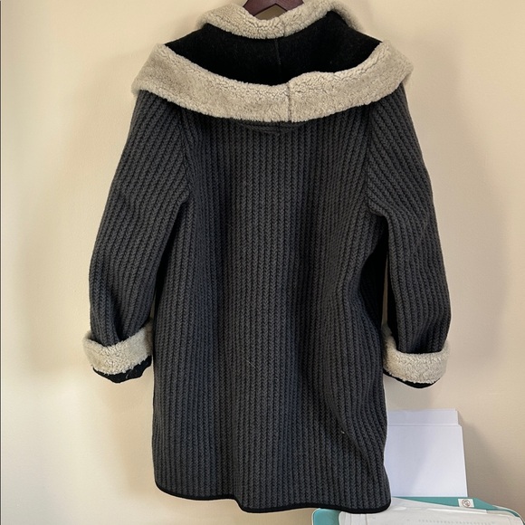 Vintage Epsilon wool coat with shearling collar and cuff - Picture 4 of 14